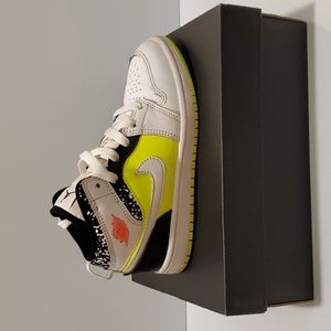 Jordan 1 MID PS Hyper Crimson Volt